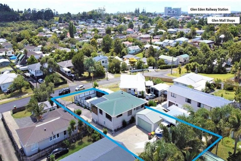 Photo of property in 5 Claridge Street, Glen Eden, Auckland, 0602