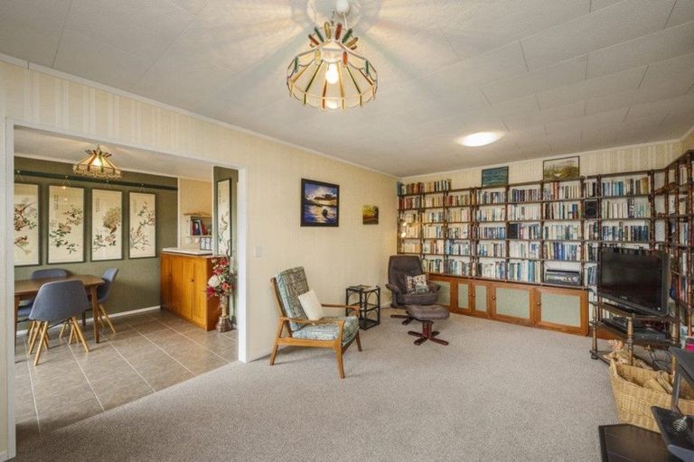 Photo of property in 14 Willowstream Grove, Cloverlea, Palmerston North, 4412