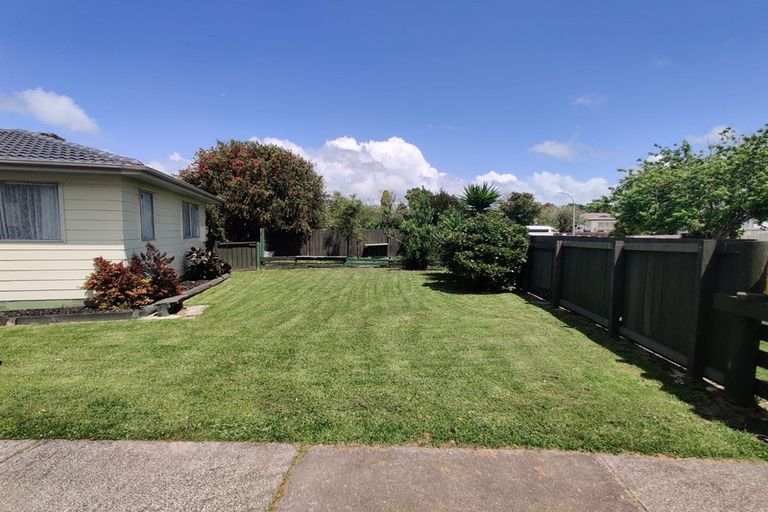 Photo of property in 18 Lipton Grove, Opaheke, Papakura, 2113