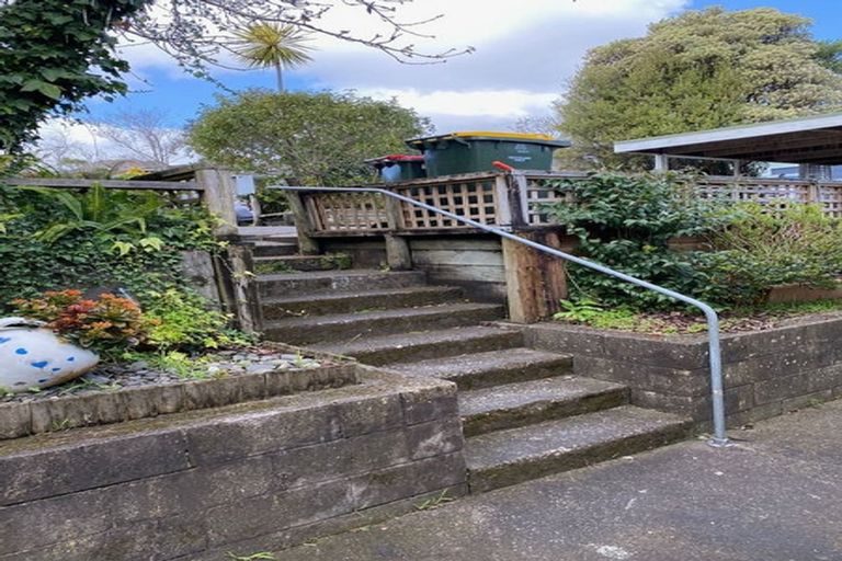 Photo of property in 70 Robbies Road, Shelly Park, Auckland, 2014