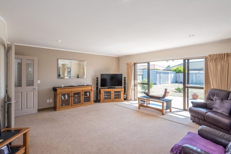 Photo of property in 124 Realm Drive, Paraparaumu, 5032