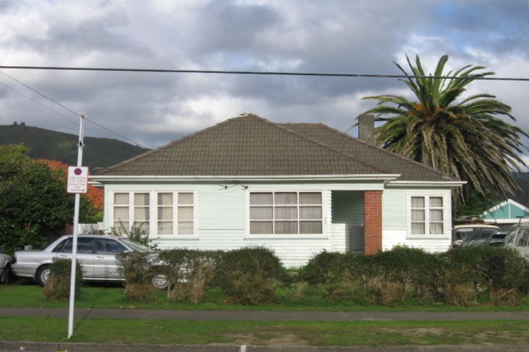 Photo of property in 22 Reynolds Street, Taita, Lower Hutt, 5011