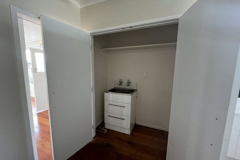 Photo of property in 25 Belt Road, Moturoa, New Plymouth, 4310