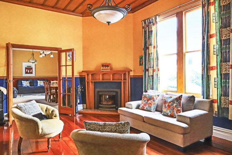 Photo of property in 27 Napier Terrace, Hospital Hill, Napier, 4110