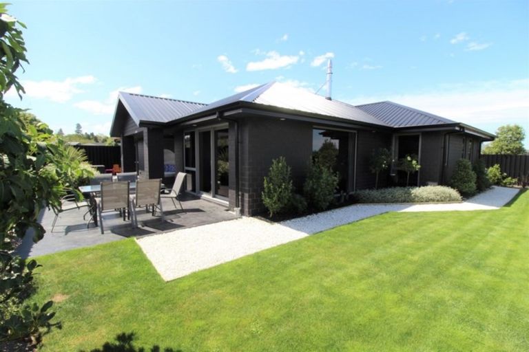 Photo of property in 18 Eric Batchelor Place, Waimate, 7924