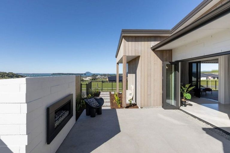 Photo of property in 19 Ridge Drive, Omokoroa, 3114