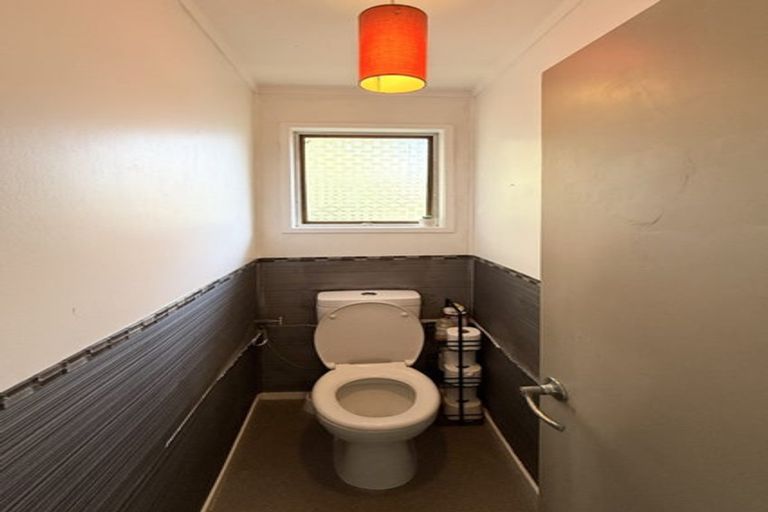 Photo of property in 31 Preston Avenue, Henderson, Auckland, 0610