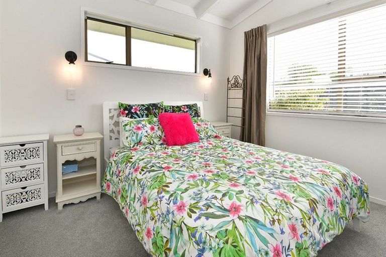 Photo of property in 19b Albatross Road, Red Beach, 0932