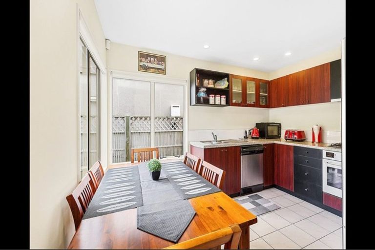 Photo of property in 25b The Quadrant, Miramar, Wellington, 6022