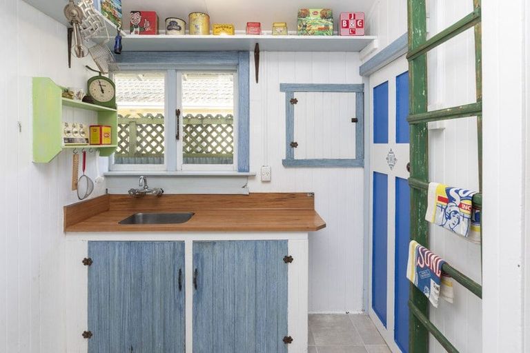 Photo of property in 35 Colenso Street, Sumner, Christchurch, 8081