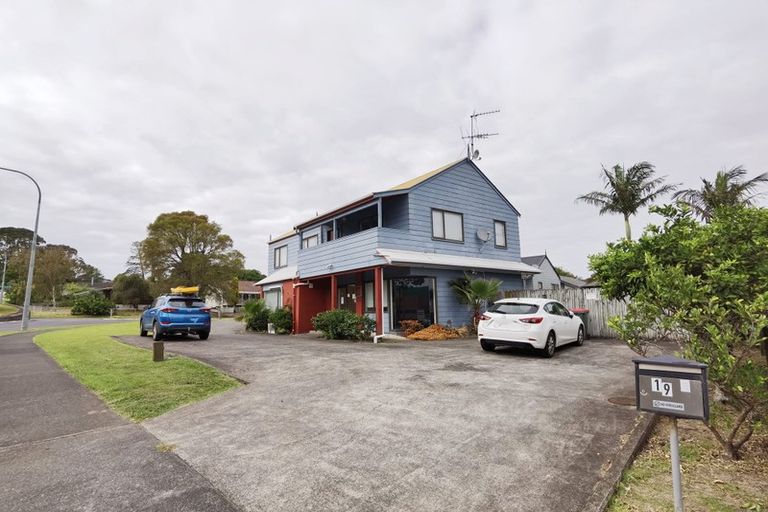 Photo of property in 19 Highland Park Drive, Highland Park, Auckland, 2010