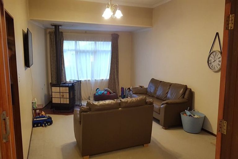 Photo of property in 8 Russell Street, Otane, 4202