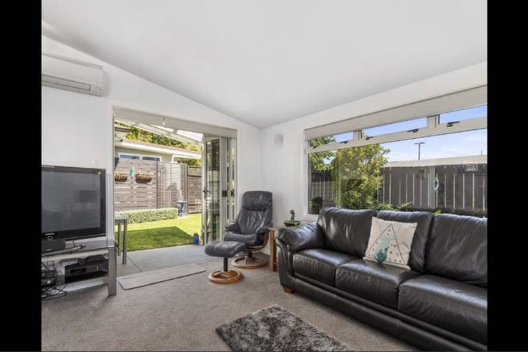 Photo of property in 22 Queen Road, Bellevue, Tauranga, 3110