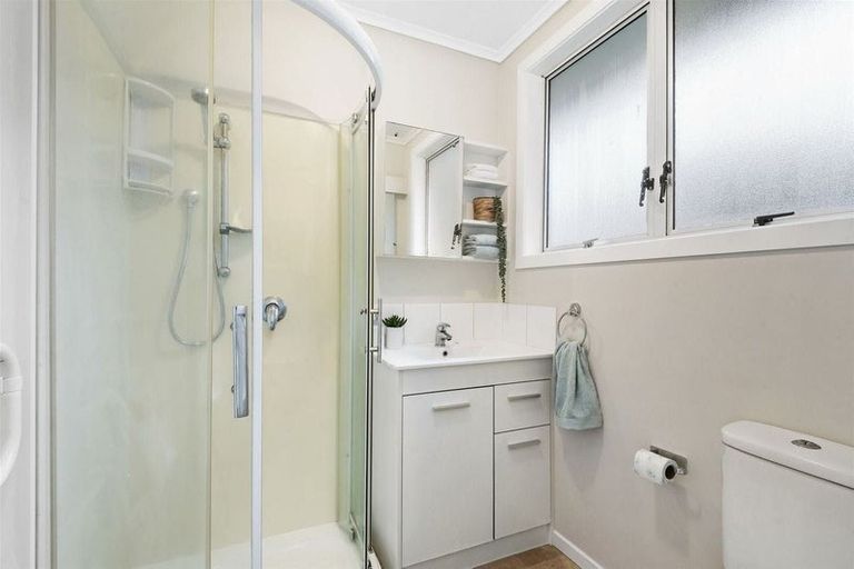 Photo of property in 1/26 Rewi Street, Torbay, Auckland, 0630