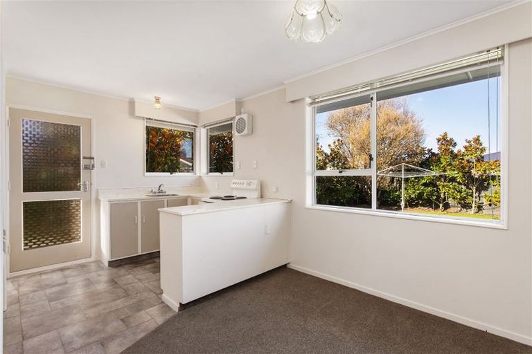 Photo of property in 2/76 Grants Road, Papanui, Christchurch, 8053