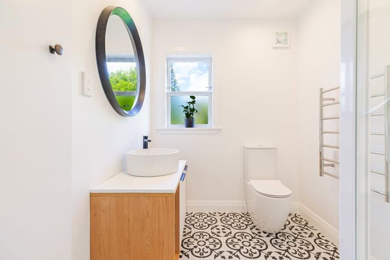 Photo of property in 88 Woodlands Park Road, Titirangi, Auckland, 0604