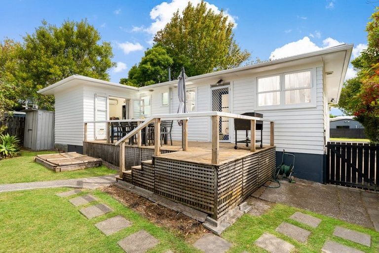 Photo of property in 7 Bayside Avenue, Te Atatu Peninsula, Auckland, 0610