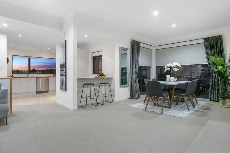 Photo of property in 23 Trotting Terrace, Fairview Heights, Auckland, 0632