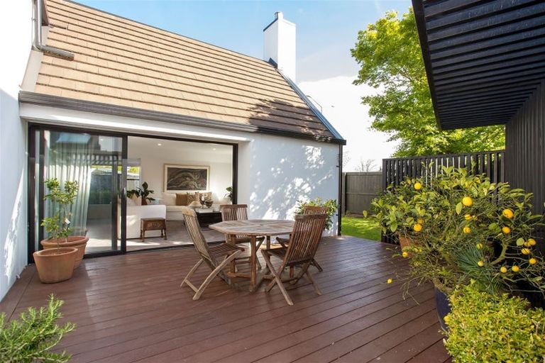 Photo of property in 2a Wairarapa Terrace, Merivale, Christchurch, 8014