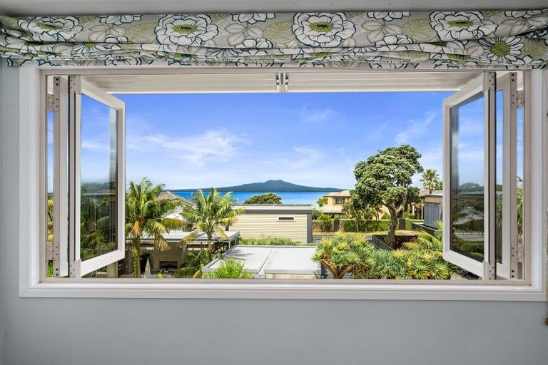 Photo of property in 31 Ocean View Road, Milford, Auckland, 0620