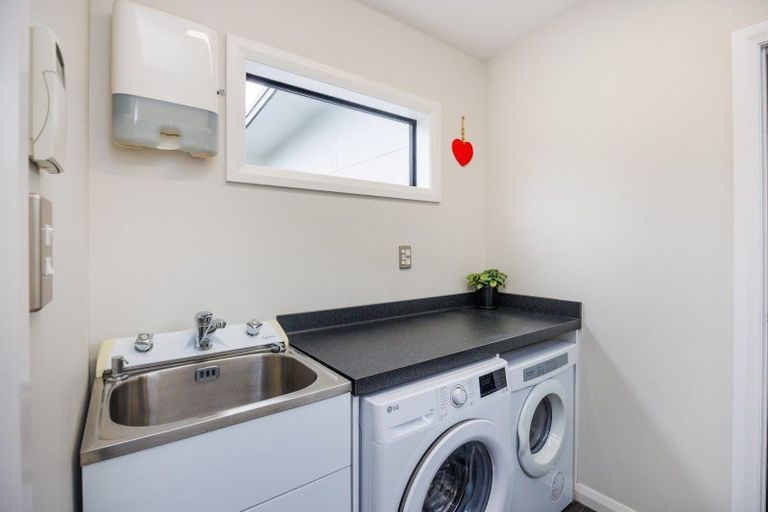 Photo of property in 24a Ihaka Street, Hokowhitu, Palmerston North, 4410