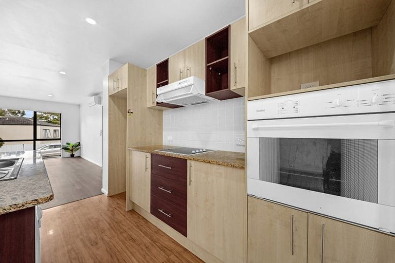 Photo of property in 19 Rakich Place, Henderson, Auckland, 0612