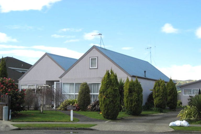 Photo of property in 10 Aitchison Place, Levin, 5510