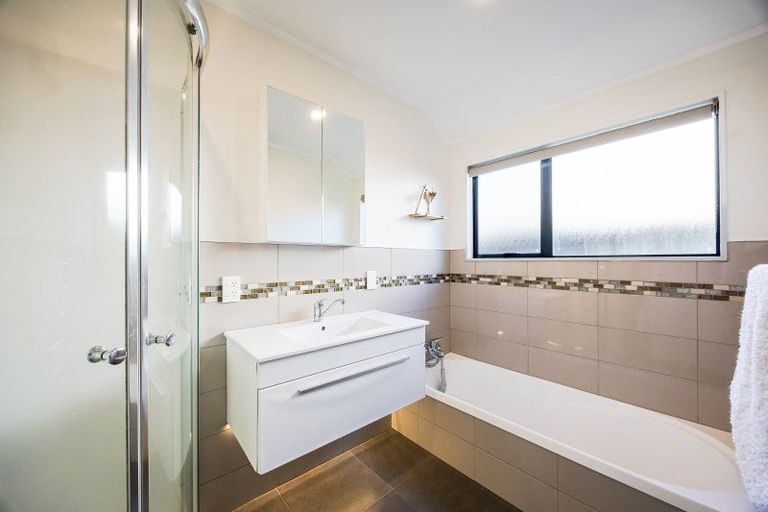 Photo of property in 15b Greta Place, Stanmore Bay, Whangaparaoa, 0932