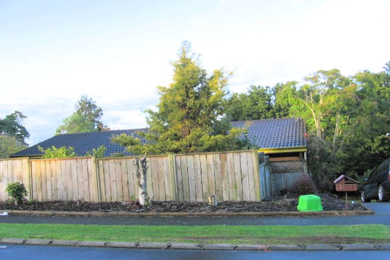 Photo of property in 21 Elsted Place, Goodwood Heights, Auckland, 2105