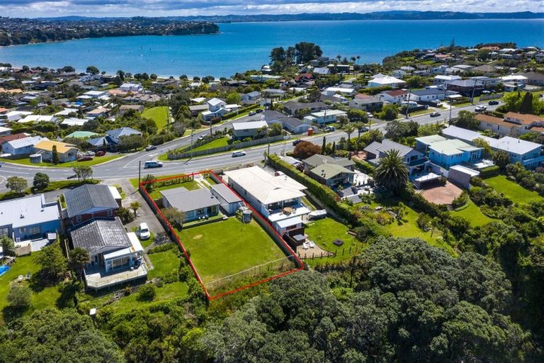 Photo of property in 973 Whangaparaoa Road, Tindalls Beach, Whangaparaoa, 0930