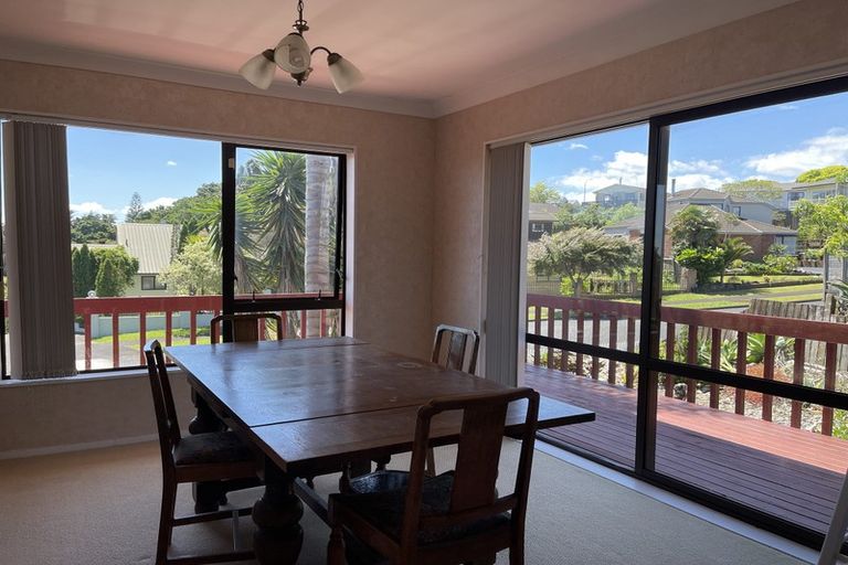 Photo of property in 10 Ewhurst Place, Goodwood Heights, Auckland, 2105