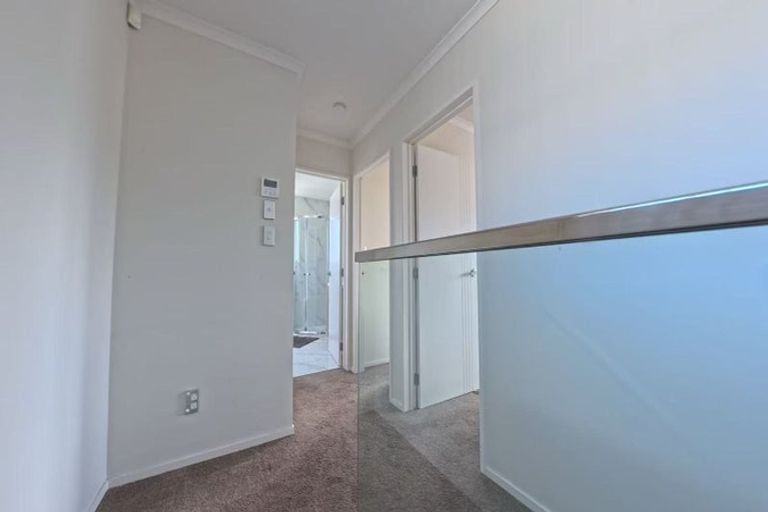 Photo of property in 11 Pihoihoi Place, Hobsonville, Auckland, 0616