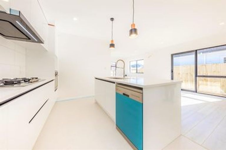 Photo of property in 21 Tuuhura Road, Pukekohe, 2120