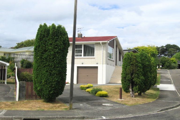Photo of property in 6 Whirinaki Crescent, Heretaunga, Upper Hutt, 5018