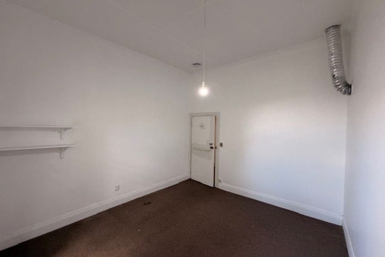 Photo of property in 60 Kelburn Parade, Kelburn, Wellington, 6012