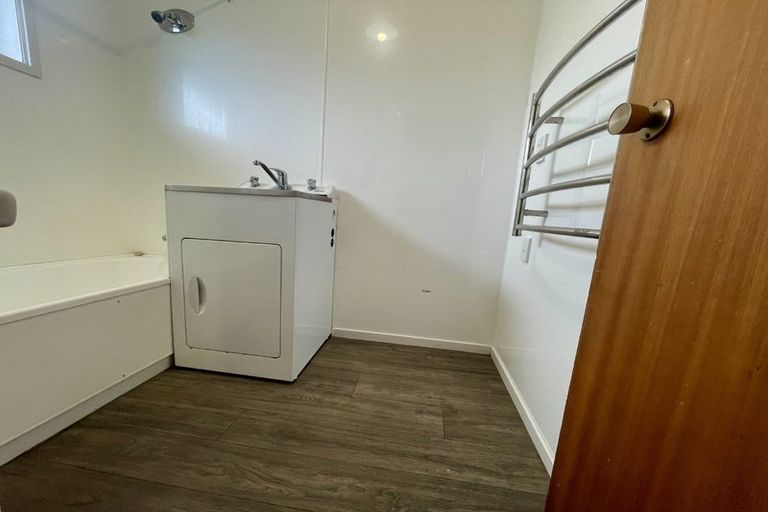 Photo of property in 7/318 Te Atatu Road, Te Atatu South, Auckland, 0610