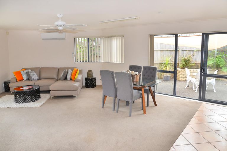 Photo of property in 2 Hazards Road, Weymouth, Auckland, 2103