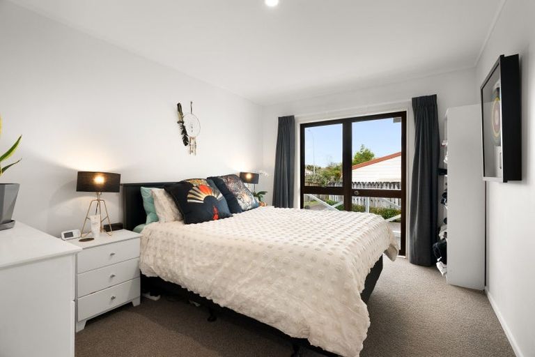 Photo of property in 80b Aviemore Drive, Highland Park, Auckland, 2010