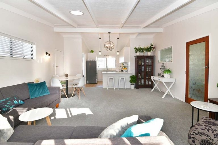 Photo of property in 19b Albatross Road, Red Beach, 0932