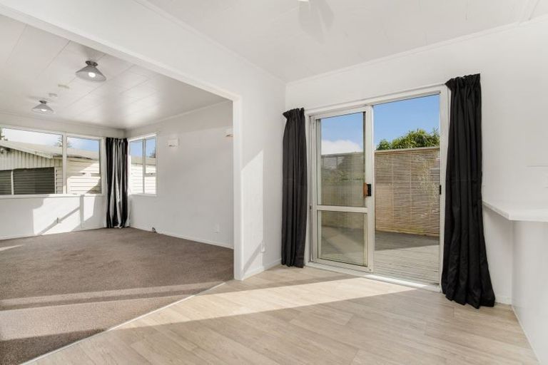 Photo of property in 44 Sunlands Drive, Manurewa, Auckland, 2102