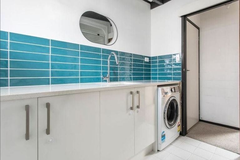 Photo of property in 3/9 Poinsettia Place, Henderson, Auckland, 0610