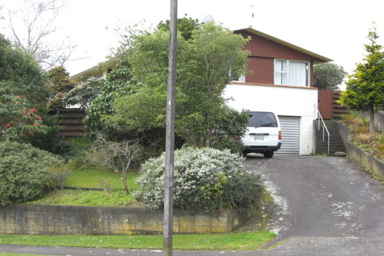 Photo of property in 3 Montana Place, Merrilands, New Plymouth, 4312