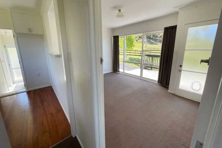 Photo of property in 62 Bethells Road, Waitakere, Henderson, 0782