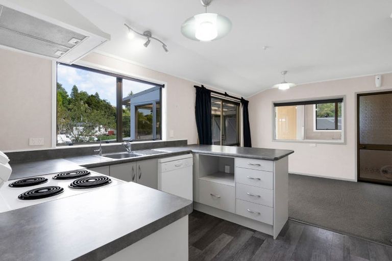 Photo of property in 87 Heta Road, Highlands Park, New Plymouth, 4312