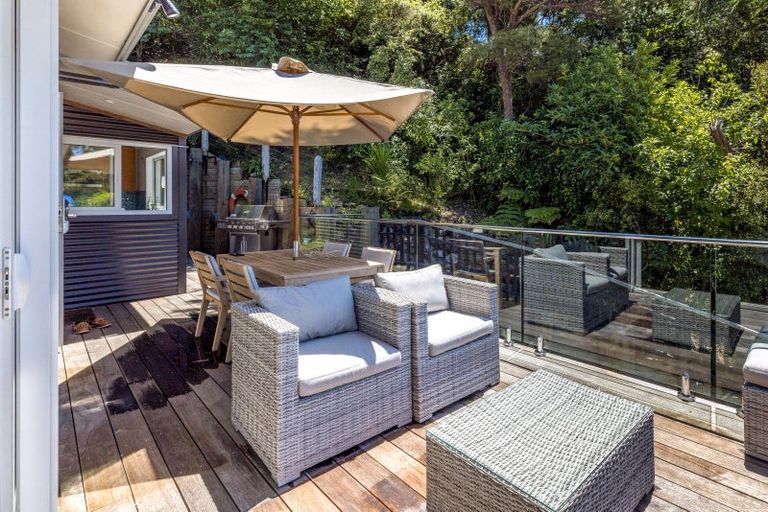 Photo of property in 18 Victoria Road South, Onetangi, Waiheke Island, 1081
