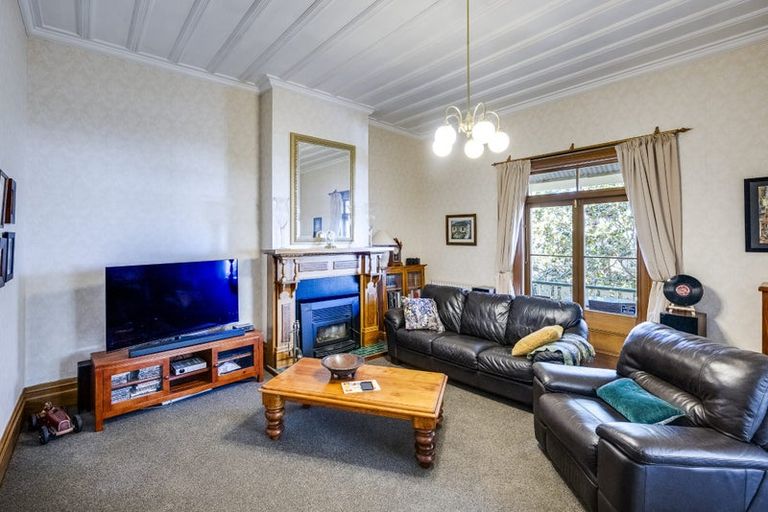 Photo of property in 2 Cobden Crescent, Bluff Hill, Napier, 4110