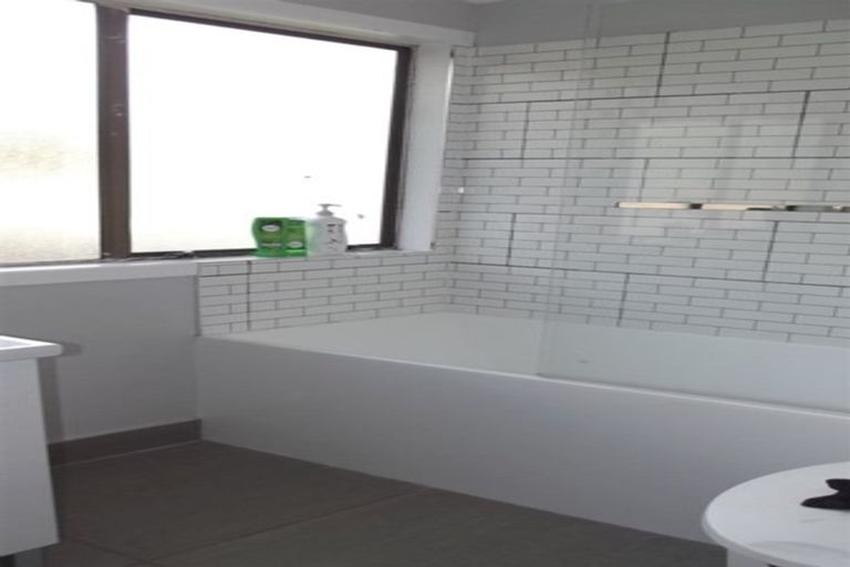 Photo of property in 71 Chichester Drive, Rosehill, Papakura, 2113