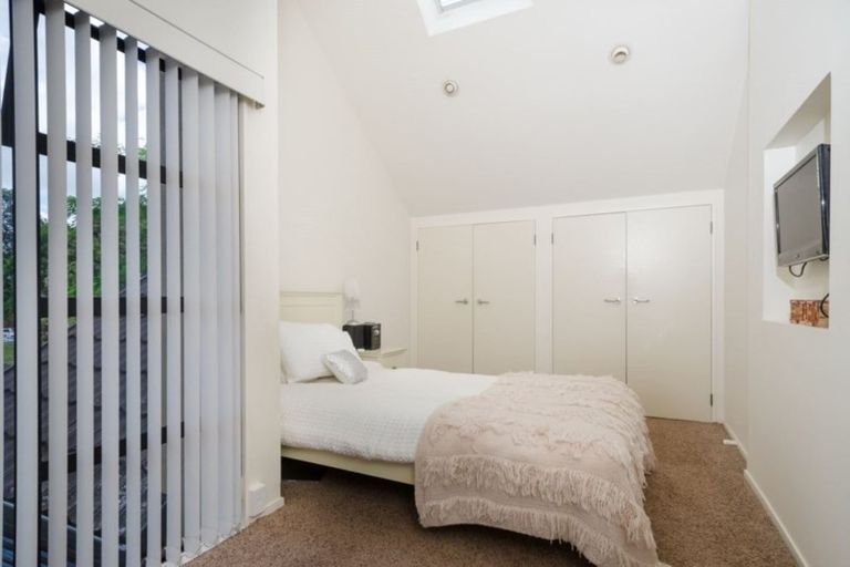 Photo of property in 23 Connemara Court, West Harbour, Auckland, 0618