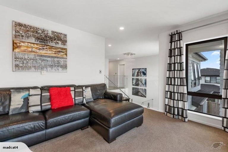 Photo of property in 29 Tawa Place, Orewa, 0931