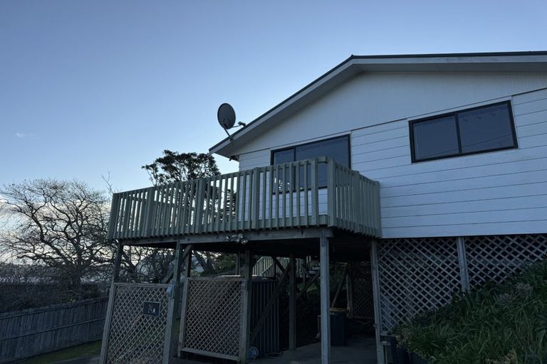 Photo of property in 24 Tindalls Bay Road, Tindalls Beach, Whangaparaoa, 0930